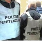 Paura a bordo dell’aereo,  detenuto, scortato dalla polizia penitenziaria, …