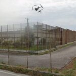 Tentavano di far entrare droga e cellulari in carcere con un drone: due arresti